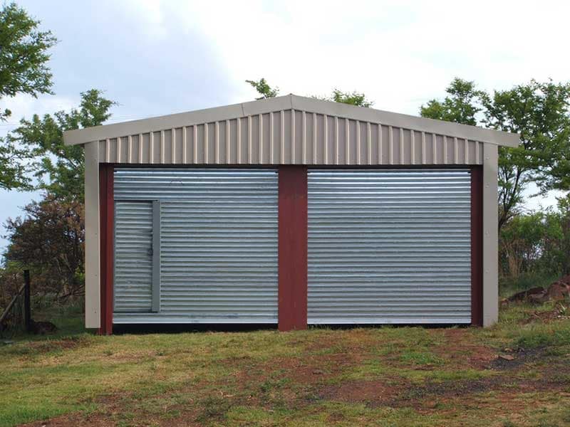 Steel portal frame farm shed with cladding and roller shutter doors
